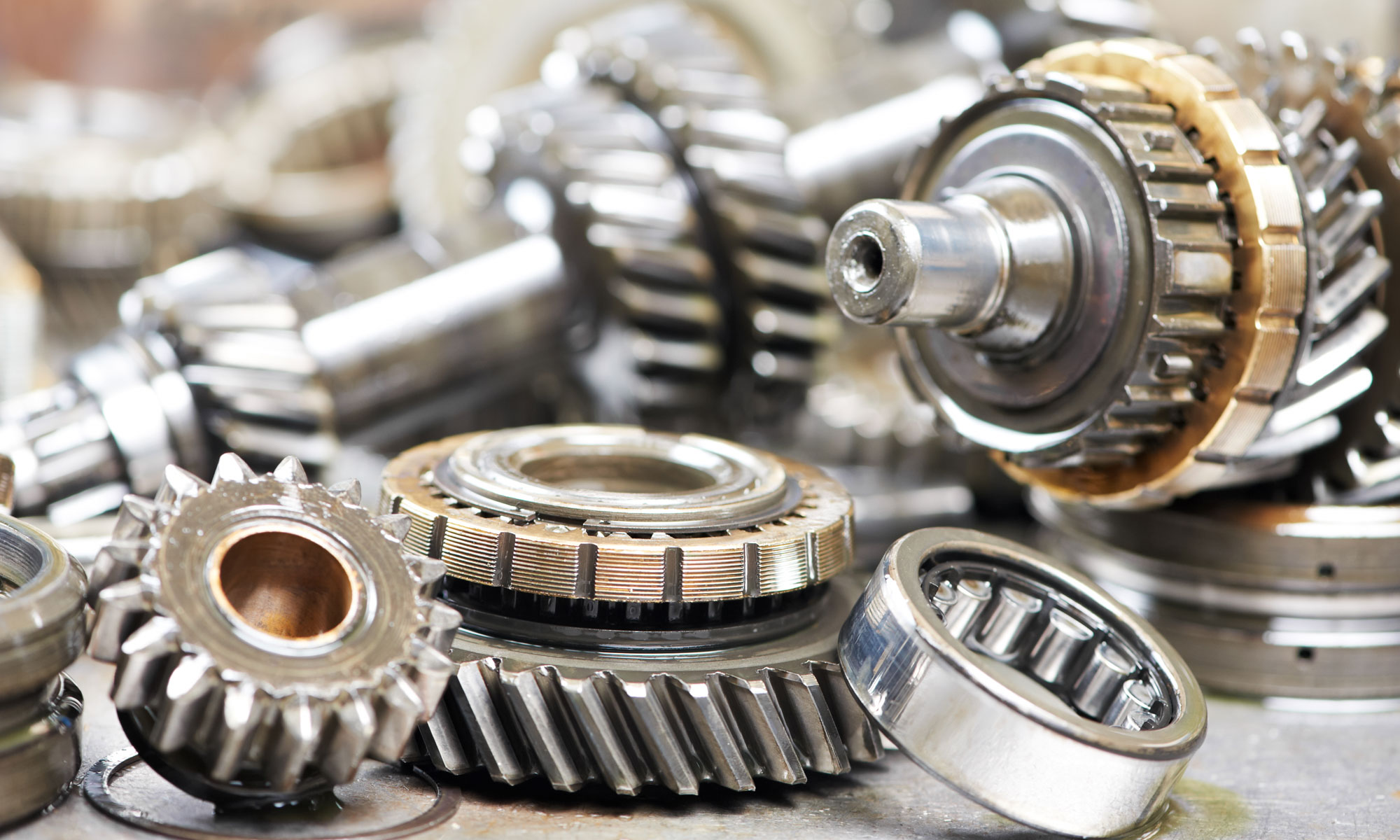 Herausforderungen bei der Reinigung von zur Wiederaufbereitung vorgesehenen Aluminium-Motorbauteilen.
